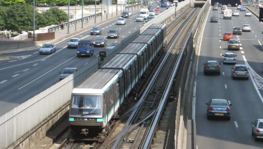 Metro-Paris-ligne-1-Pont-de