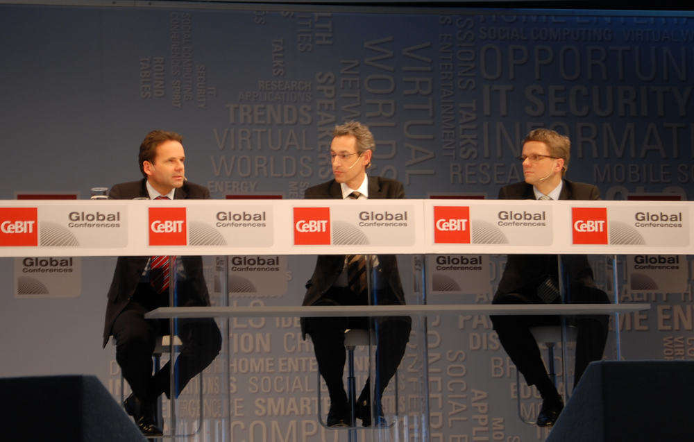 Deutschland ist auf dem schnellsten Weg zum Smart Grid, darin waren sich die Podiumsteilnehmer von Eon, Intel und ABB anlässlich des Smart Grid Summit 2012 einig. (mro)