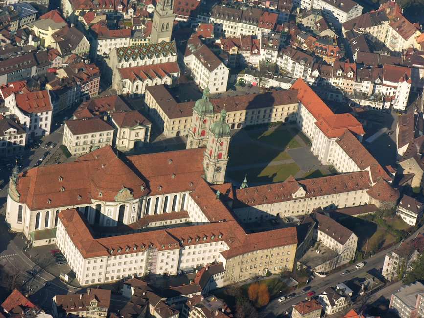 Für die Informatik des Kantons St. Gallen, im Bild die Fürstabtei, seien rund 65 Millionen Franken zu viel. (Hansueli Krapf)