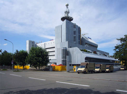 Das Swisscom Rechenzentrum in Zürich-Herdern beherbert die bisher grösste Solarstrom-Anlage des Unternehmens. (pd)