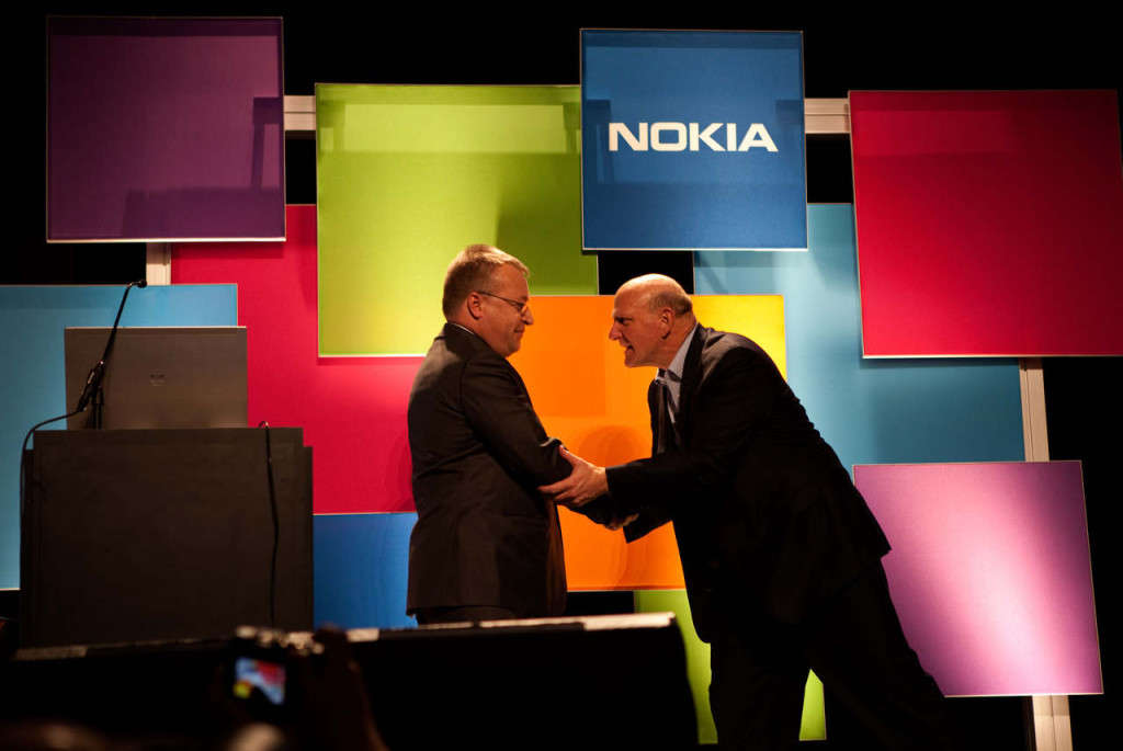 Microsoft kauft Nokia -  CEO Balmer und Elop gratulieren einander